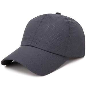 Casquette de baseball en mesh gris foncé à séchage rapide avec texture respirante