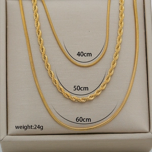 Dettaglio di catene snake e rope dorate con indicazioni di lunghezza da 40cm a 60cm