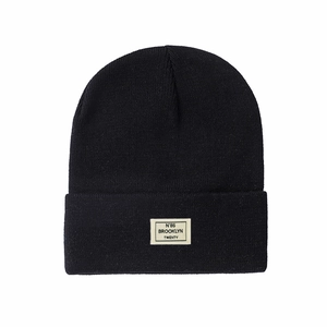 Classic black knitted beanie with a Brooklyn letter patch for men and women