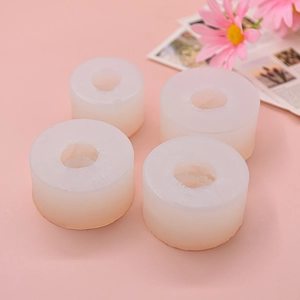 Lot de quatre moules en silicone semi-transparents pour la création de bougies et savons