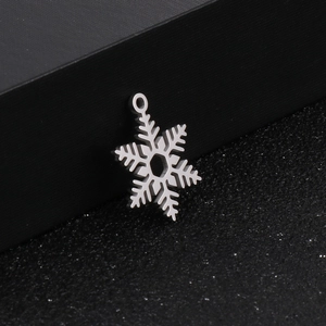 Élégant pendentif flocon de neige argenté en acier inoxydable pour colliers et boucles