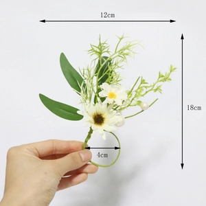 Portatovagliolo fatto a mano con margherita bianca e perle per decorazioni nuziali