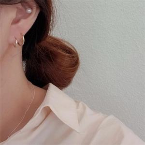 Minimalist 925 sterling silver hoop earrings set in polished gold and silver finishes