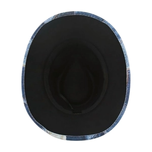 Vue détaillée de l'intérieur du chapeau fedora avec doublure et cordon réglable