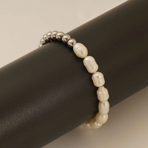Bracelet de style français avec perles d'eau douce naturelles et perles d'acier inoxydable