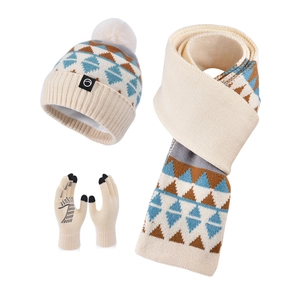 Winter-Strickset mit Bommelmütze, Schal und Touchscreen-Handschuhen mit Geometrie-Muster