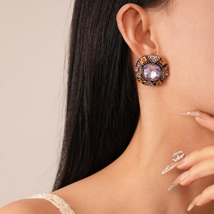 Vintage Ohrringe im königlichen Stil mit lila Kristallen und Bronze-Finish