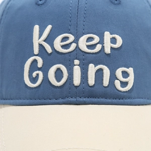 Παιδικό καπέλο μπέιζμπολ με κέντημα 'Keep Going' και σχέδιο χρωματικής αντίθεσης