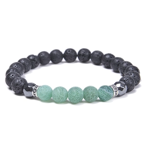 Detail eines 8mm Lavastein und grünen Verwitterten Achat Perlenarmband für Damen und Herren