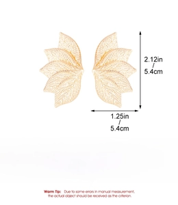 Detail showing leaf earrings with texture and dimensions in iron material