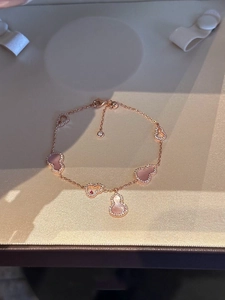 Detail of rose gold Wu Lou bracelet with hollowed zircon pavé and pink mother of pearl