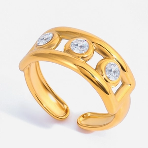 Bague de Luxe en Acier Inoxydable Plaqué Or 18K Avec Zircon Design Géométrique Ajouré Trois Pierres Réglable Pour Femme