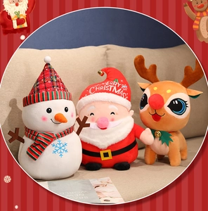 Collezione di peluche natalizi festivi con Babbo Natale, pupazzo di neve e renna