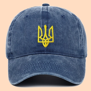 Dunkelblaue gewaschene Denim-Baseballkappe mit gelb gesticktem Wappen der Ukraine