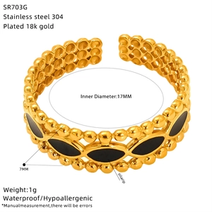 Detailed size and material specs for the 18K gold plated stainless steel ring