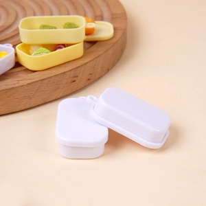 Miniatur-Lunchbox-Modell aus Kunststoff mit simulierten Lebensmitteln zum Basteln