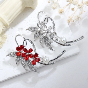 Elegant crystal leaf and flower brooch set with rhinestones and pearls for women suits