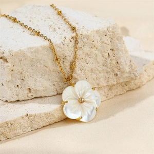Gold-plated stainless steel necklace featuring a shell flower pendant on a beaded O-chain