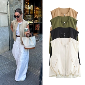 Damen-Westen mit Reißverschluss in Khaki, Olivgrün, Schwarz und Weiß mit Taschen-Details