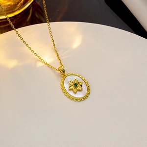 Vintage Mother Of Artificial Pearl Flower Necklace 18K Gold Plated Titanium Steel Chain With Green Gemstone For Women Elegant