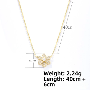 Close-up of 925 silver snowflake pendant with measurements and 40cm plus 6cm chain details