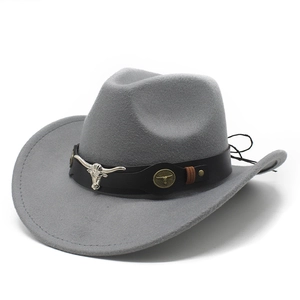 Detail of silver bull head buckle on leather band of a grey western felt cowboy hat