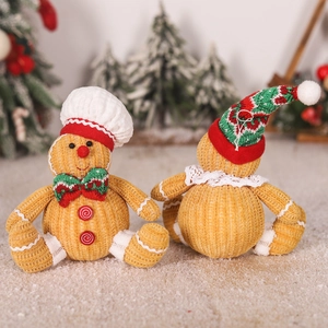 Pluche peperkoekmanpoppen met koksmutsen gemaakt van gele corduroy voor Kerstmis
