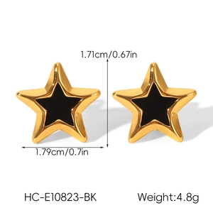 Detailed view of gold and black star stud earrings with size measurements and weight info