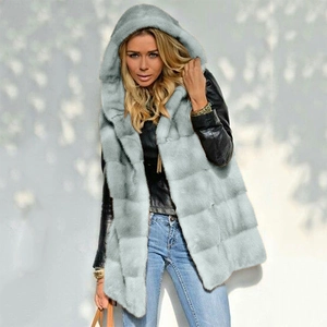 Gilet à capuche mi-long en fausse fourrure gris clair, coupe ample pour l'automne-hiver