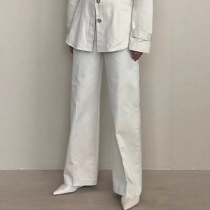 Minimalist white high-waist straight-leg trousers for women styled with pointed heels