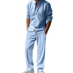 Completo da spiaggia da uomo in lino celeste con camicia lunga e pantaloni dritti