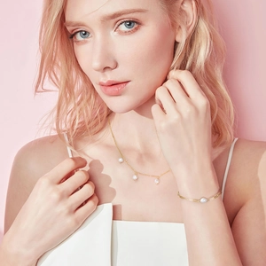 Elegant gold necklace and bracelet set featuring natural 8-10mm baroque freshwater pearls
