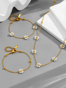 Detail of flower pearl jewelry set with stainless steel necklace and bracelets