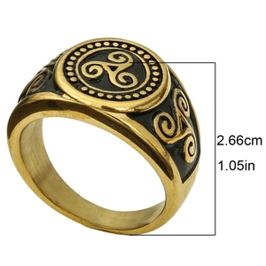 Vintage Thor's Hammer wolf head ring in gold and black with Triskele symbol 2.66cm height