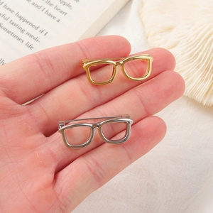 Elegant gold and silver glasses shaped alloy brooches for clothing accessories
