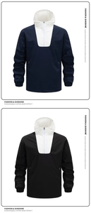 Dettaglio di giacche con cappuccio bicolore con mezza zip e tasche laterali a zip