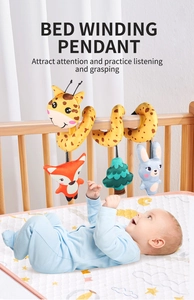 Móvil de fieltro para cuna con jirafa y conejo para estimulación temprana del bebé