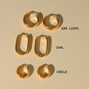 Trois styles de boucles d'oreilles en acier doré: créoles, ovales et cercles
