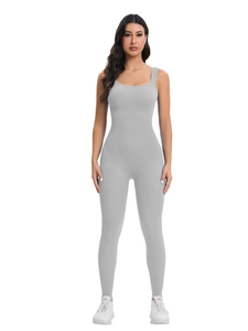 Vue détaillée de la combinaison de yoga grise sans couture en tissu côtelé extensible