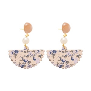 Vintage fan-shaped resin pearl earrings with purple floral patterns and silver needles