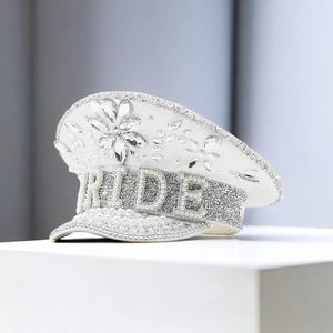 Chapeau militaire blanc pailleté avec texte BRIDE en perles et strass pour mariages