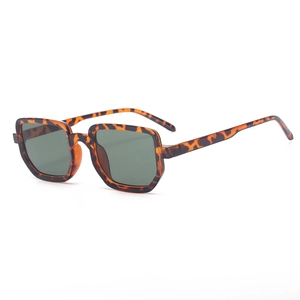 Retro square oversized tortoiseshell sunglasses with dark green lenses for beach wear