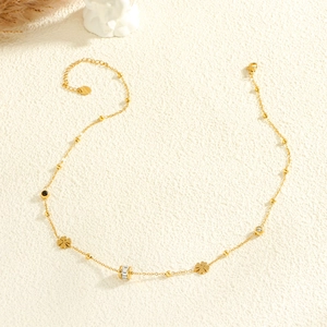 Collier Pendentif Trèfle en Acier Inoxydable Élégant pour Femmes Or Plaqué Décoration en Strass Circulaire Bijoux Mode