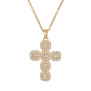 Collier avec pendentif croix en finition dorée et oxydes de zirconium étincelants