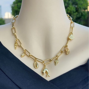 Collana placcata oro 18k con ciondoli marini come delfino conchiglia e chiocciola