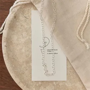 Detailed view of the 925 sterling silver O-chain necklace on a minimalist ceramic tray