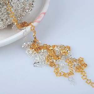 Close-up of 5mm hollow star shaped metal DIY chains in gold and silver finish