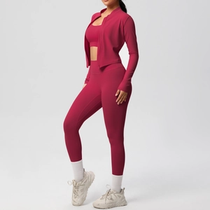Set yoga 3 pezzi color rosa scuro con giacca a zip, reggiseno sportivo e leggings a vita alta