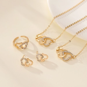 Set gioielli dorati con collana a doppio cuore, anello aperto e orecchini a lobo