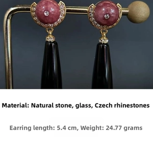 Detailed view of 5.4cm vintage earrings with natural stone glass and Czech rhinestones